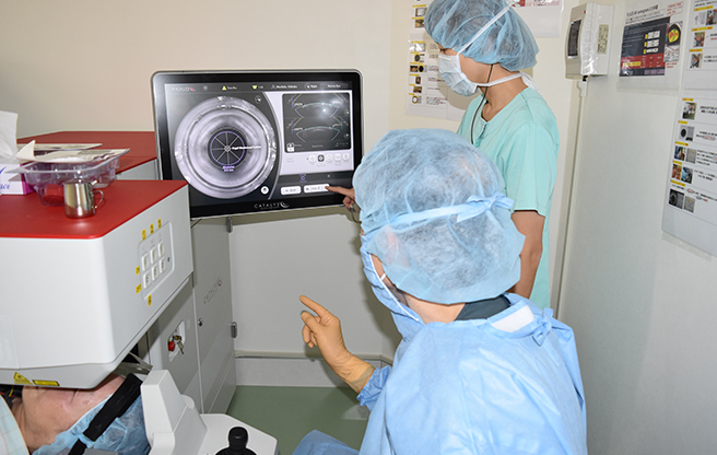 イメージ：レーザー白内障手術（FLACS）の実際